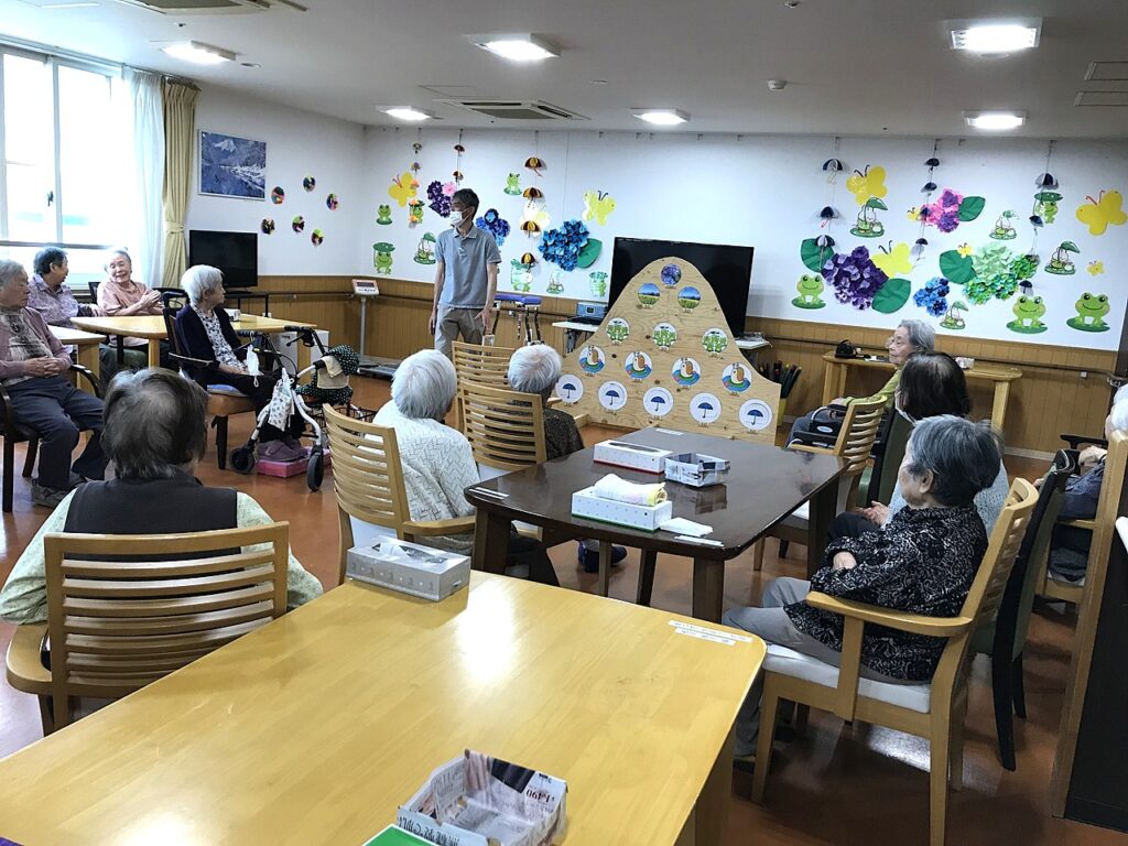【華心】元気にレクを楽しんでいます(∩´∀｀)∩